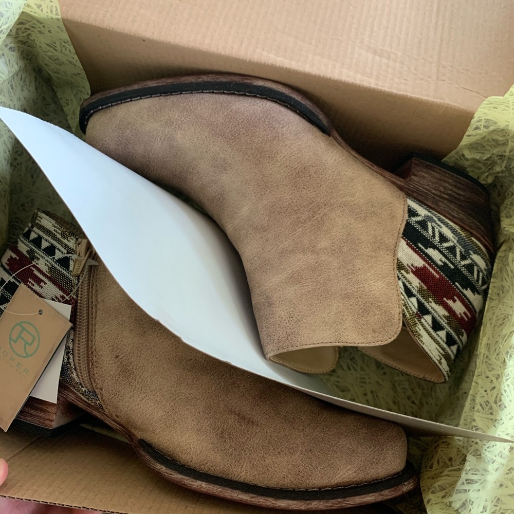 • [NIB] Roper Embroidered Booties • - Picture 4 of 14
